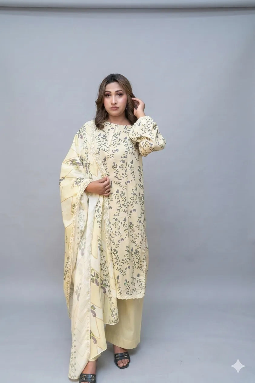 Woman wearing a light yellow traditional outfit with a floral pattern on a gray background